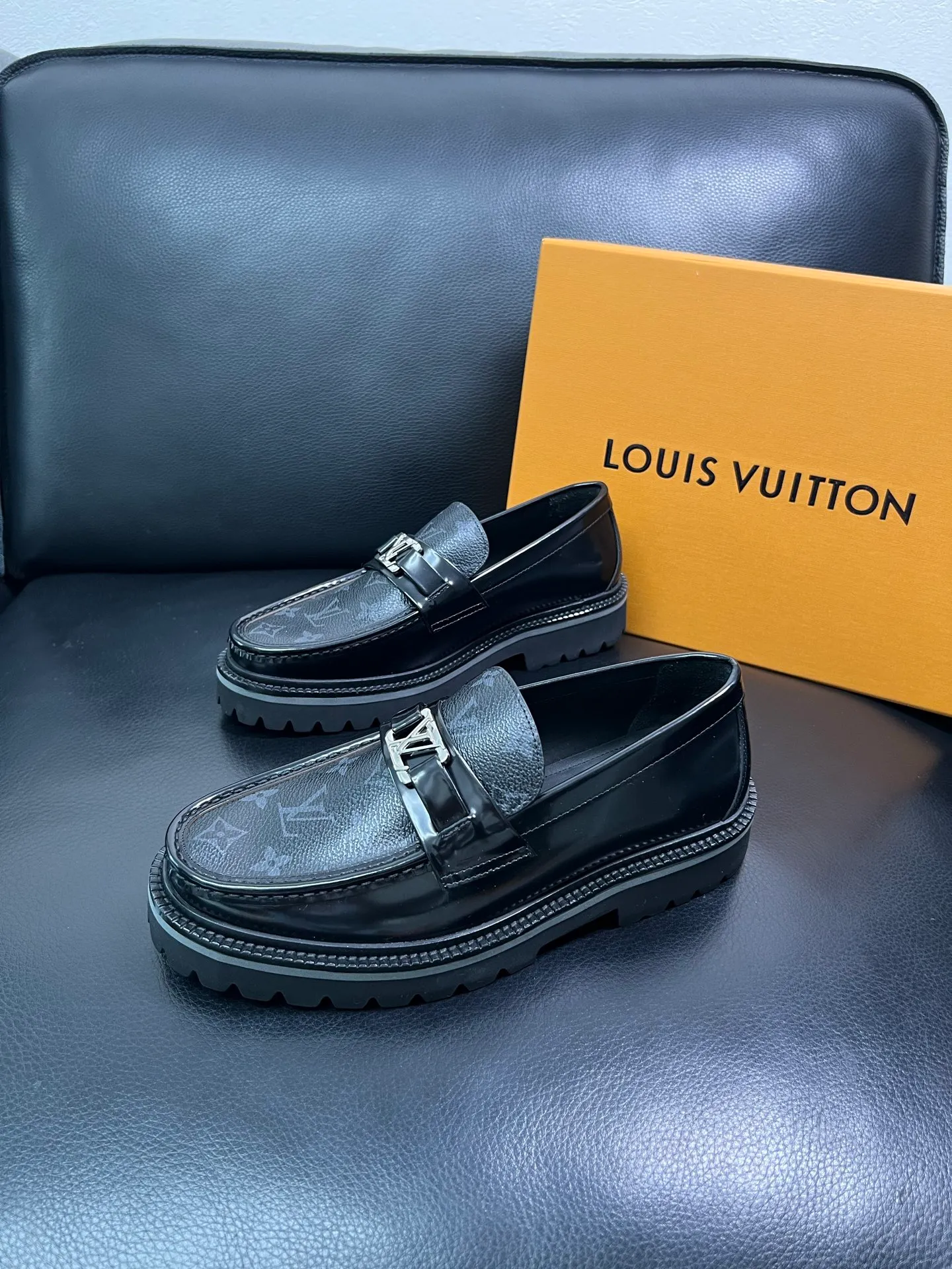 Men's shoes 💰780 Lv top purchasing Louis Vuitton leather shoes counter synchronization, uppers imported from Italy, imported water-dyed cowhide lining, soles: original soles specially provided by the original factory, original factory follow-up goods, high quality, welcome to compare, code number 38-44 (customized 45) 85842